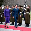 Velkomstseremoni i Tallinn: Kronprins Haakon og President Kaljulaid inspiserer den estiske æresgarden. Foto: Lise Åserud, NTB scanpix